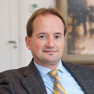 speaker Arthur van der Wees